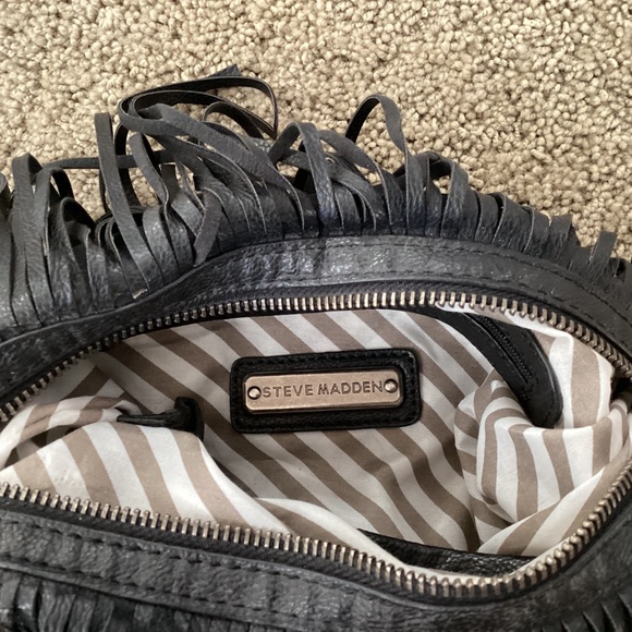 Steve Madden fringe bag in black - Picture 6 of 8